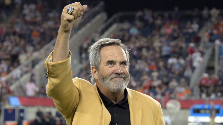 The ‘NFL quarterback yearly passing leaders’ quiz