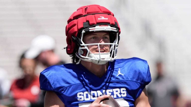 Five college football teams that will surpass 2025 win projections