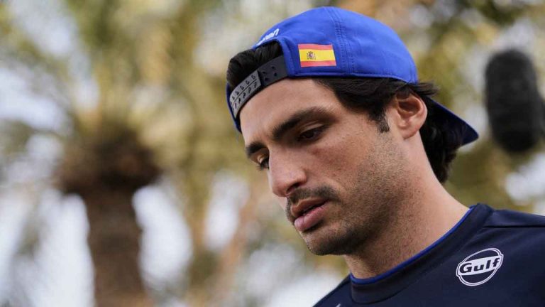Austrian Grand Prix start delayed after Carlos Sainz Jr. stalls on the grid