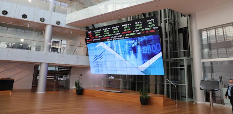 Stocks resume rise, shekel strengthens further