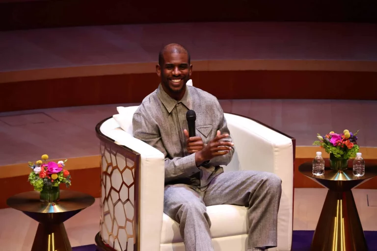 Insider Names 2 Teams Considering Reunion With Chris Paul