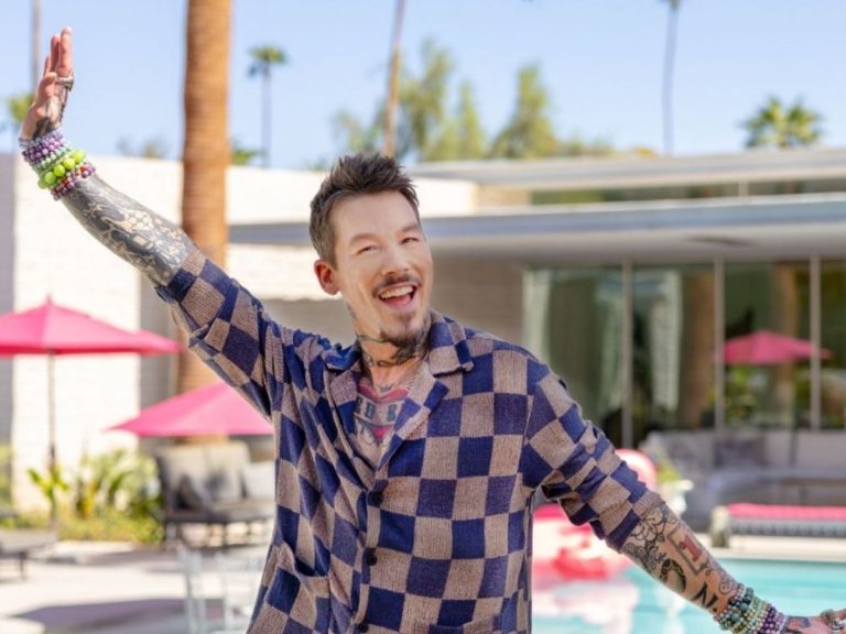 “Biggest budget” — My Lottery Dream Home host David Bromstad helps a client search for a multi-million-dollar lakefront mansion