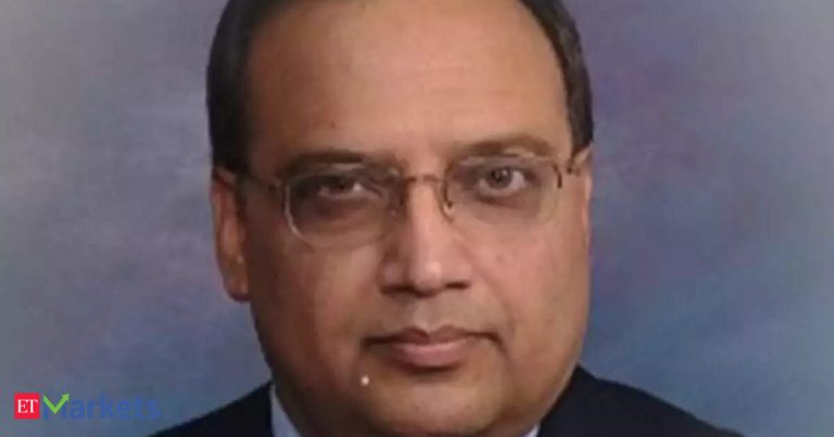 Federal Reserve: Tariff overhang to delay Fed action; markets await clear catalyst: Santosh Rao