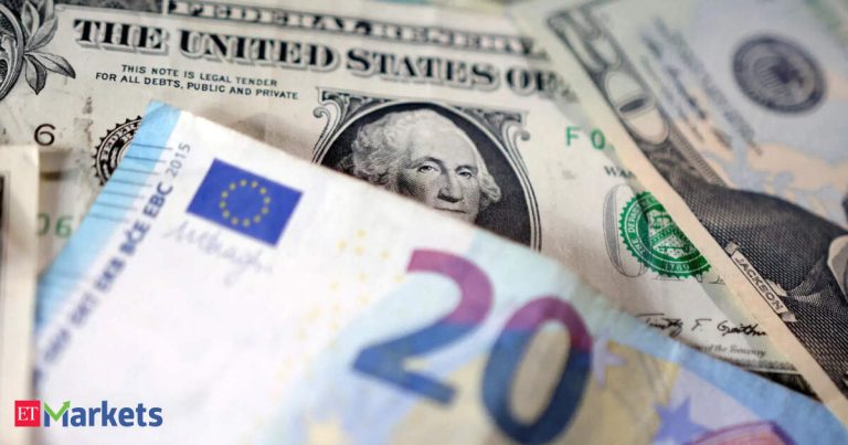 Dollar holds firm against euro, yen as US trade pressure mounts