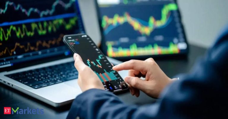 Small Steps, Big Returns: How Retail Investors Can Build Wealth in Today’s Market