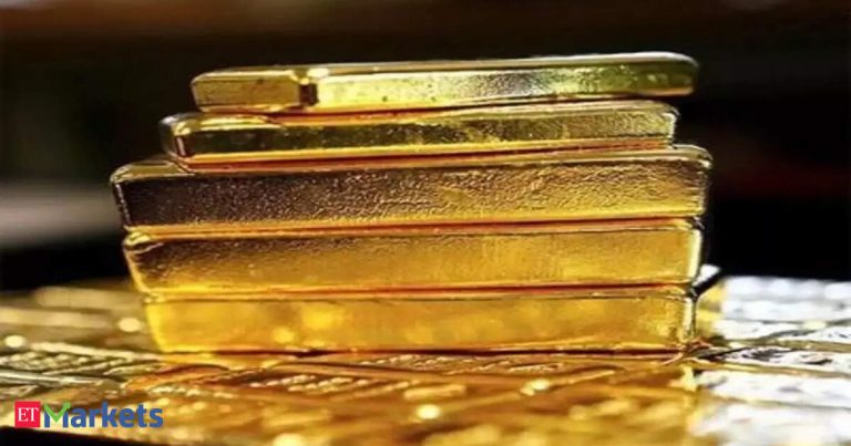 Safe-haven gold gains on global uncertainty, weaker dollar