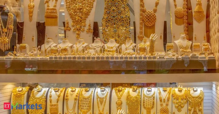 Gold crosses Rs 1 lakh per 10 gm, dampens festive jewellery demand