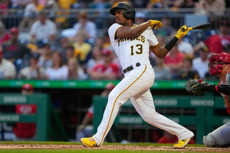 Reds obtain 3B Ke’Bryan Hayes from Pirates