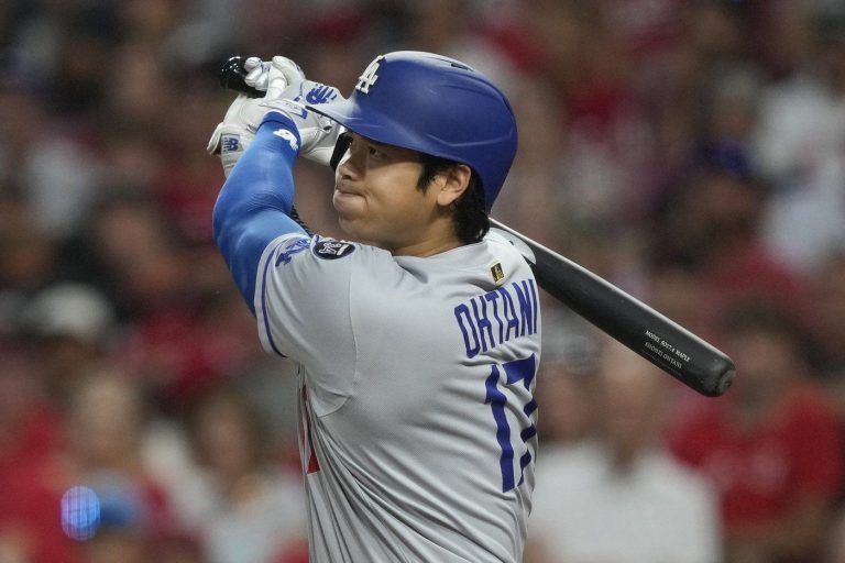 Ohtani’s two-run double extends hit streak as Dodgers defeat Reds