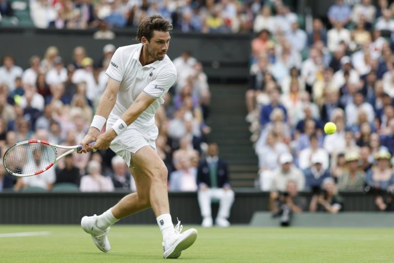 No. 2 seed Carlos Alcaraz eases into third round at Wimbledon