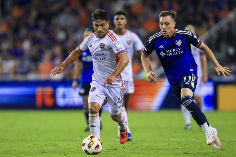 Dynamo transfer MF Nico Lodeiro to his boyhood Uruguayan team