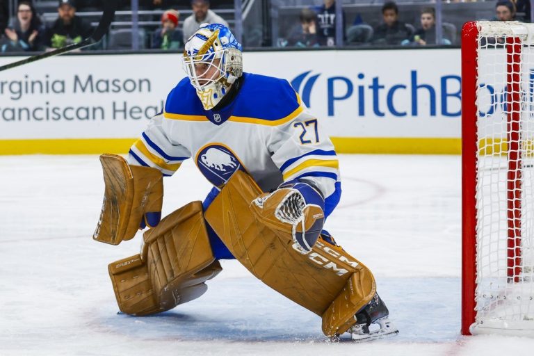 Sabres sign G Devon Levi to 2-year contract