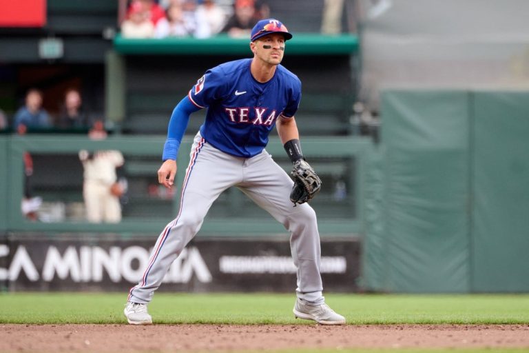 2-time Gold Glove recipient Nick Ahmed retires
