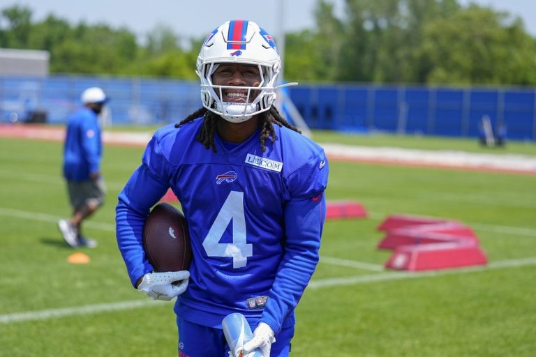 Report: Bills RB James Cook to attend training camp