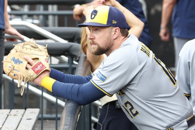 Brewers 1B Rhys Hoskins (thumb) expected to miss ‘a few days’