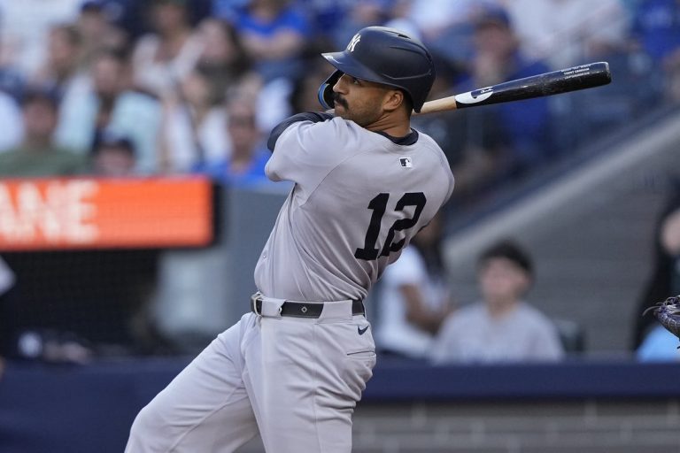 Blue Jays complete sweep of Yankees, take over AL East lead