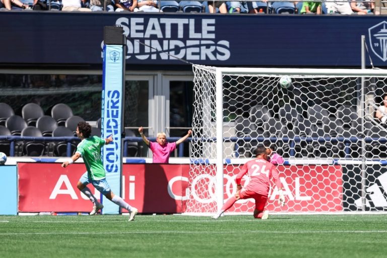 Sounders, Crew play to 1-1 draw; Stefan Frei (head) carried off