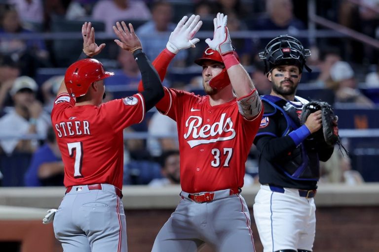 Reds look to stay hot, Mets look to avoid habitual lulls