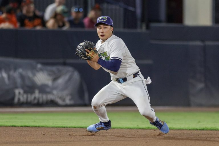 Rays SS Ha-Seong Kim (back) placed on IL