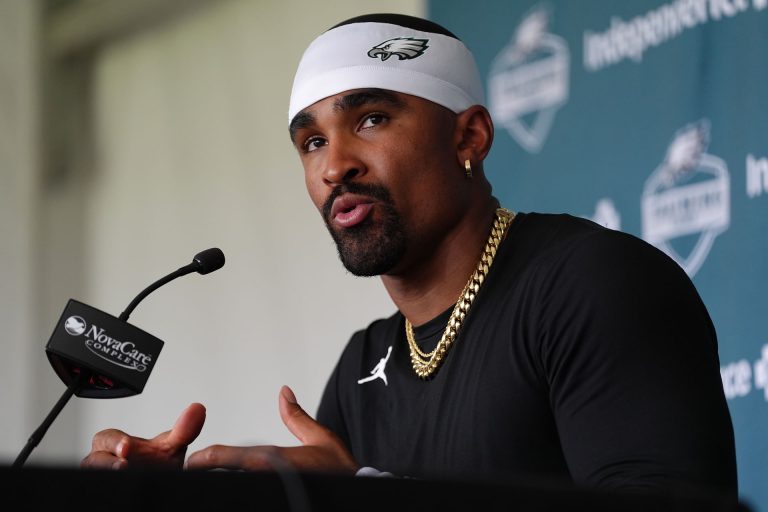 Jalen Hurts makes feelings known on “challenging heat’ during Eagles camp