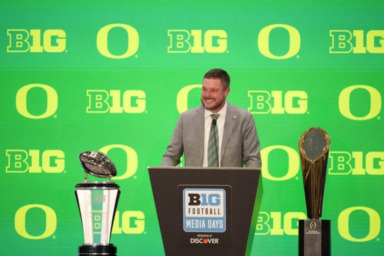 Undefeated in Big Ten, Oregon somehow chasing redemption after playoff loss