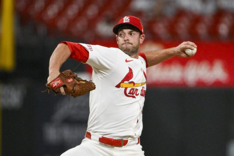 Red Sox pick up LHP Steven Matz from Cardinals