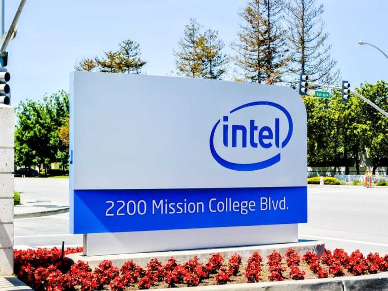Intel Is Getting Rid of Its Auto Business. How Should You Play INTC Here?