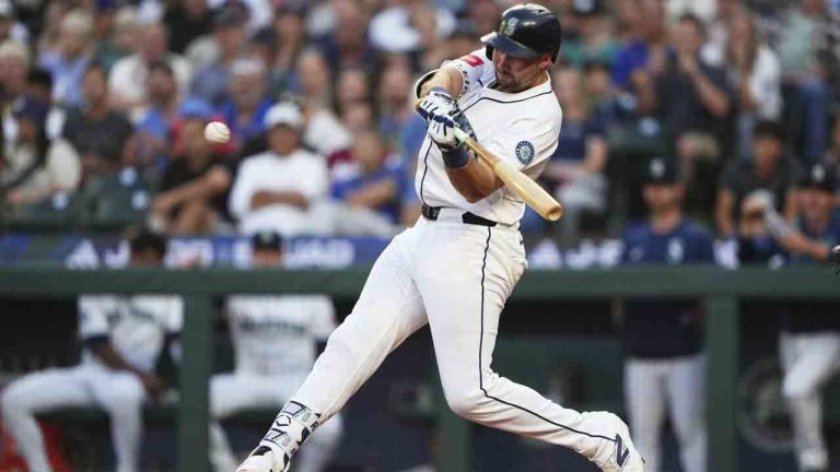 Mariners snap Brewers’ 11-game win streak behind Raleigh’s 39th home run