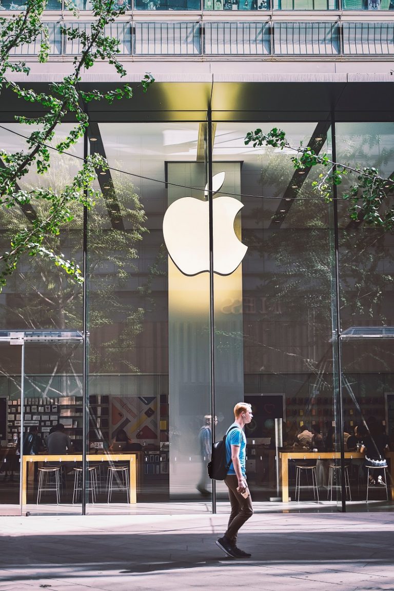 JPMorgan Bumps Apple (AAPL) PT to $250, Keeps ‘Overweight’