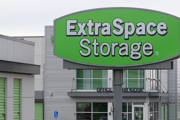 Here’s How You Can Earn $100 In Passive Income By Investing In Extra Space Storage Stock