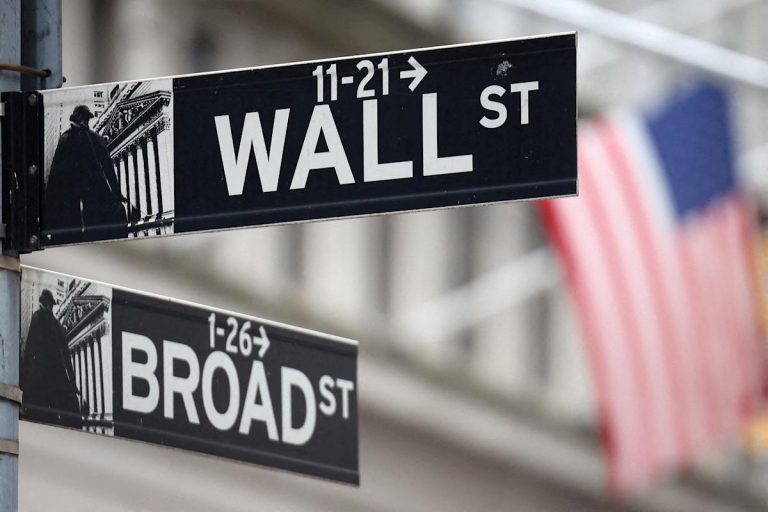 U.S. stock futures rise as investors eye more earnings and tariff news