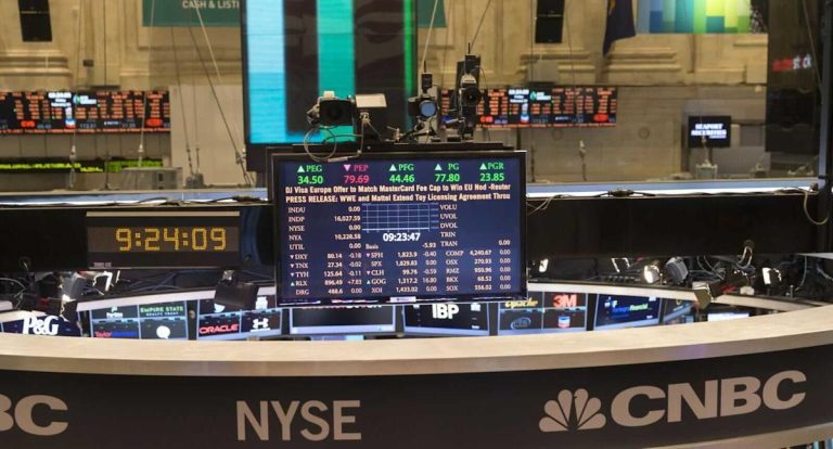 Stocks Pressured as Bond Yields Climb on Strong US Economic News