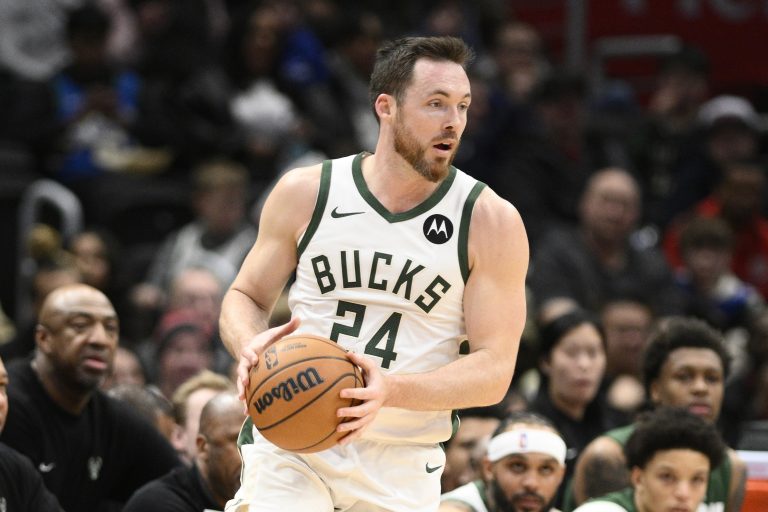 Hornets acquire Pat Connaughton, picks from Bucks for Micic