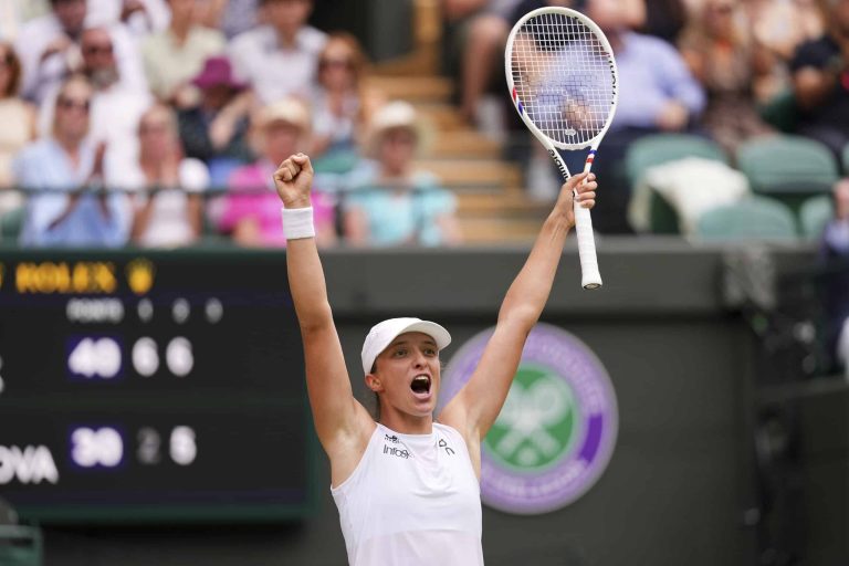 Iga Swiatek’s first Wimbledon semifinal comes vs Belinda Bencic