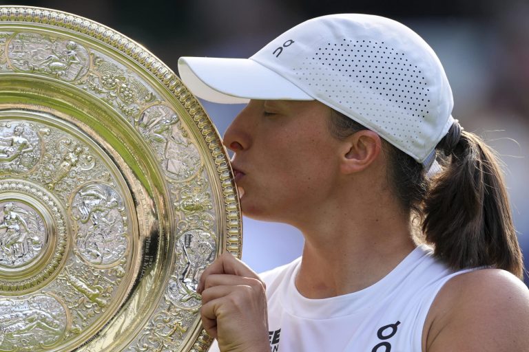 Iga Swiatek beats Anisimova 6-0, 6-0 to win first Wimbledon title