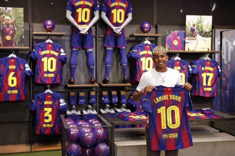 Barcelona honors Kobe Bryant with new jersey bearing brand logo