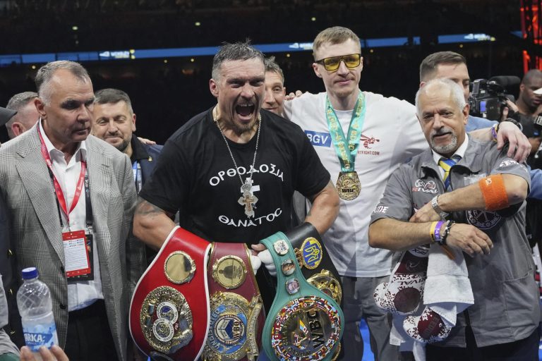 Usyk knocks out Dubois, crowned undisputed heavyweight king