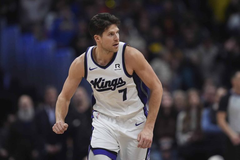 Doug McDermott signs $3.6M contract with Kings
