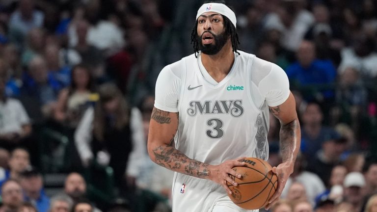 Report: Mavericks’ Anthony Davis has procedure for detached retina