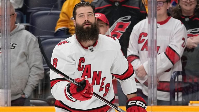 Avalanche sign Brent Burns to one-year deal