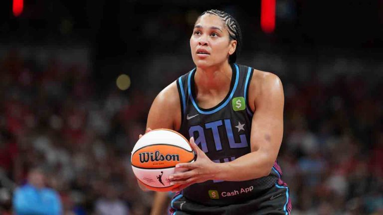 Brittney Griner returns to Phoenix as Dream beat Mercury