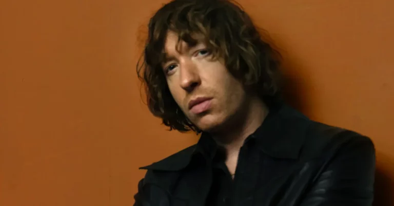 Daniel Avery Announces New Album ‘Tremor’ Featuring Alison Mosshart, yeule, Walter Schreifels, and More