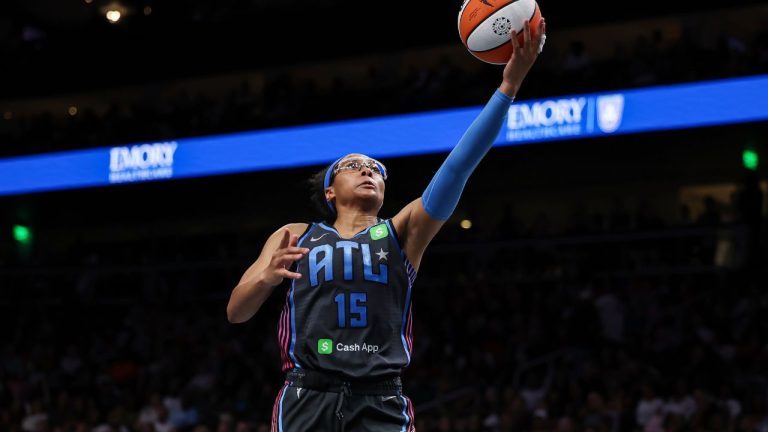 Dream use fourth quarter run to beat the Valkyries
