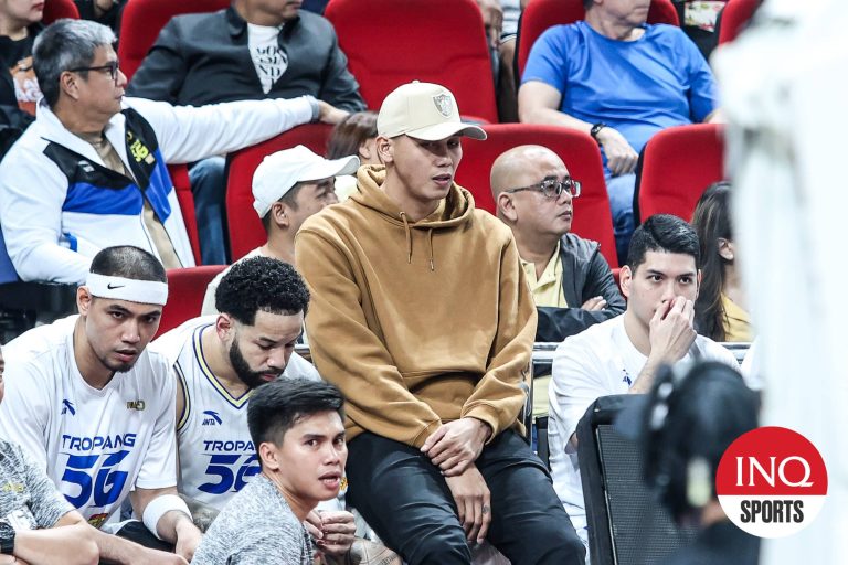 Poy Erram tears ACL, may be out for a year