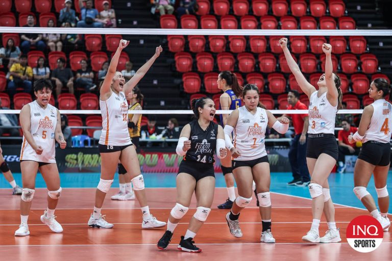 Foxies pull out four-set thriller over Flying Titans