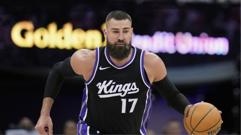 Report: Nuggets intend to have Valanciunas honour contract despite overseas interest