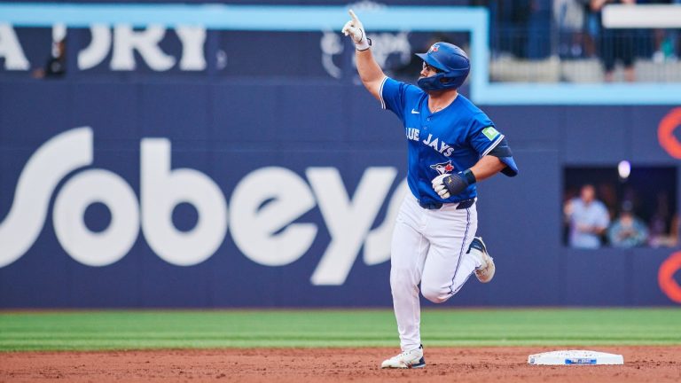 Blue Jays move into share of AL East lead with wild win over Yankees