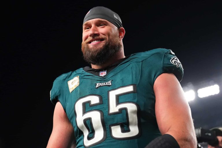 Lane Johnson Shows Off Insane Strength In Workout Video