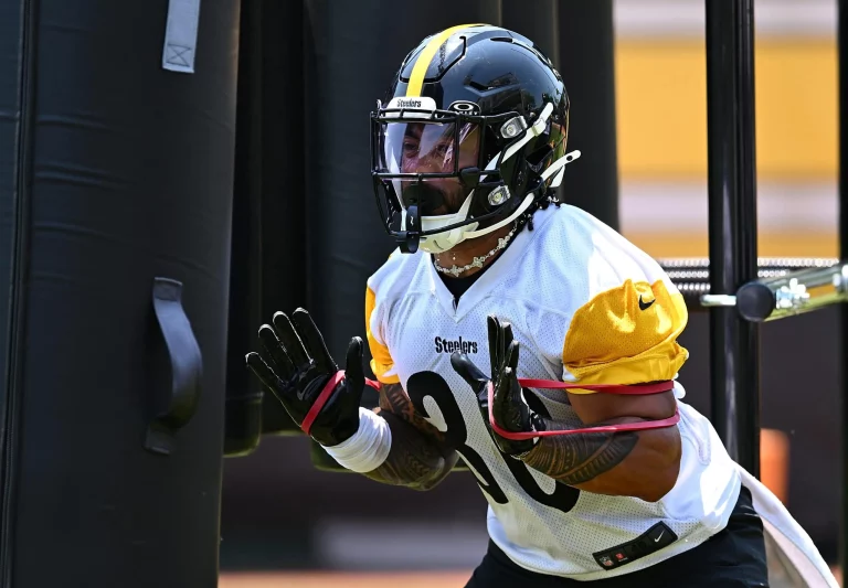 Jaylen Warren Shows Off Unique Training Method
