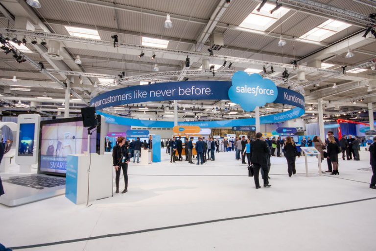 Analysts Positive on Salesforce, Inc. (CRM) Amid Mixed Stock Performance